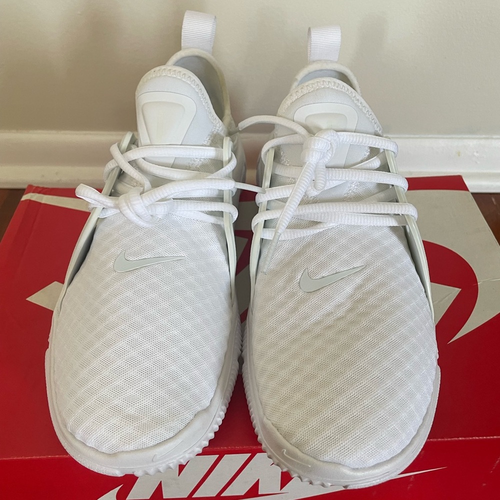 WOMENS NIKE ACALME SNEAKER